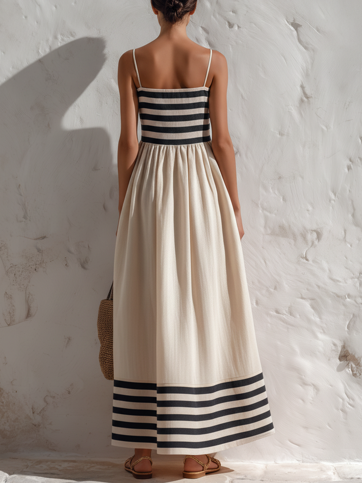 Maria | Abito lungo a righe nere e beige con spalline delicate