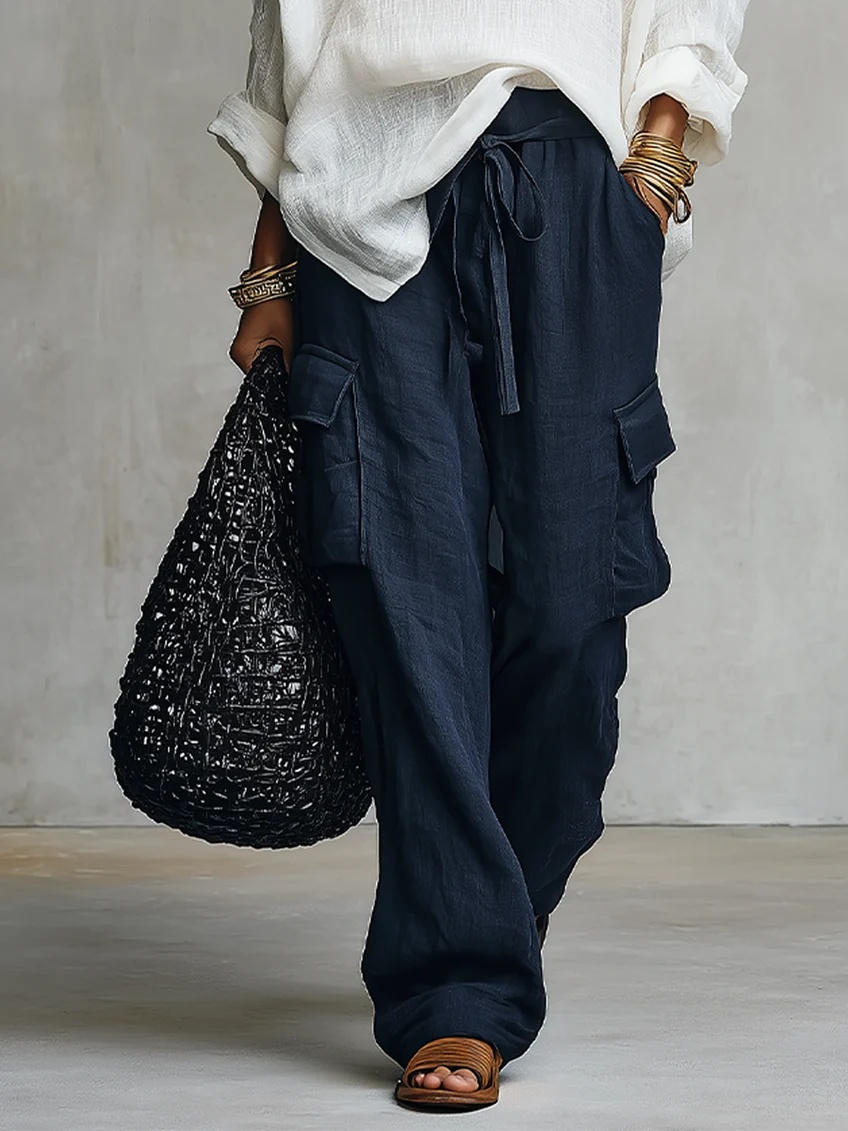 Blusa in Lino Bianco con Scollo a V & Pantaloni Larghi Blu Navy Set di Due Pezzi
