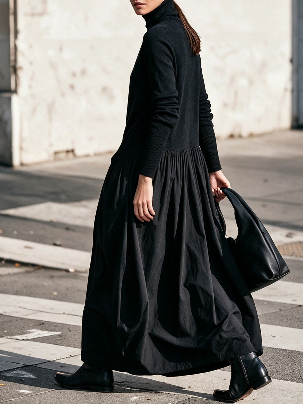 Abito Maxi Oversized Nero con Collo Alto e Dettaglio Tasche