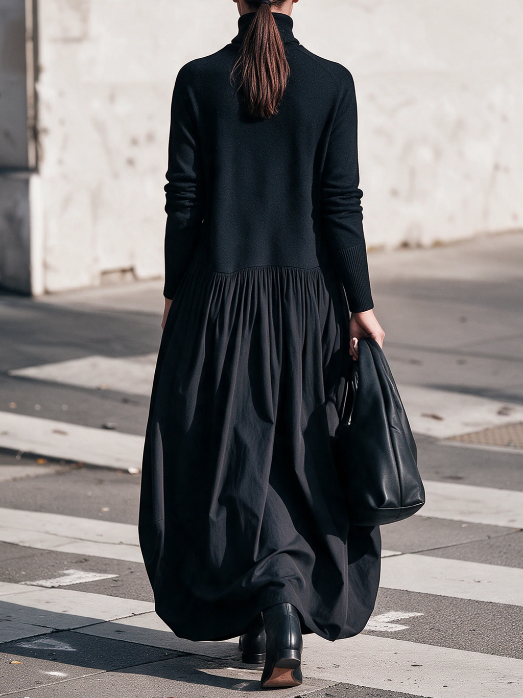Abito Maxi Oversized Nero con Collo Alto e Dettaglio Tasche