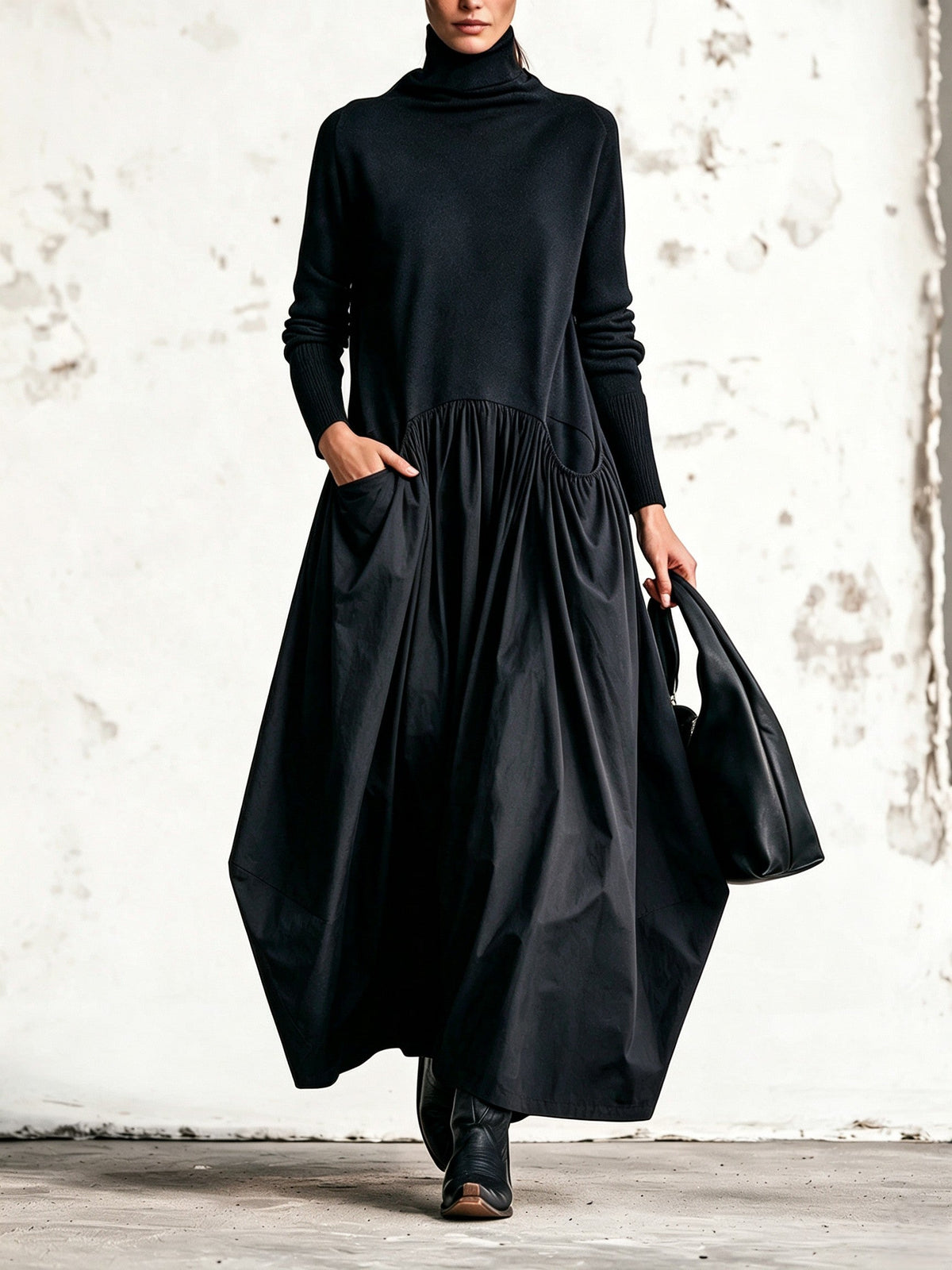 Abito Maxi Oversized Nero con Collo Alto e Dettaglio Tasche