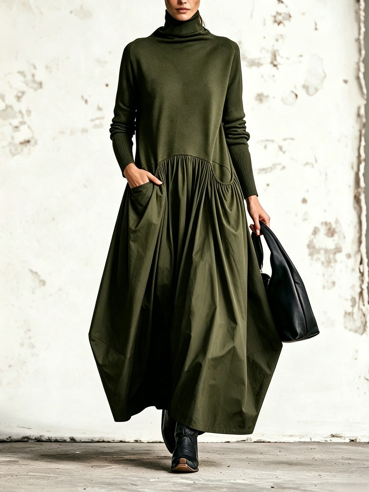 Abito Maxi Oversized Nero con Collo Alto e Dettaglio Tasche